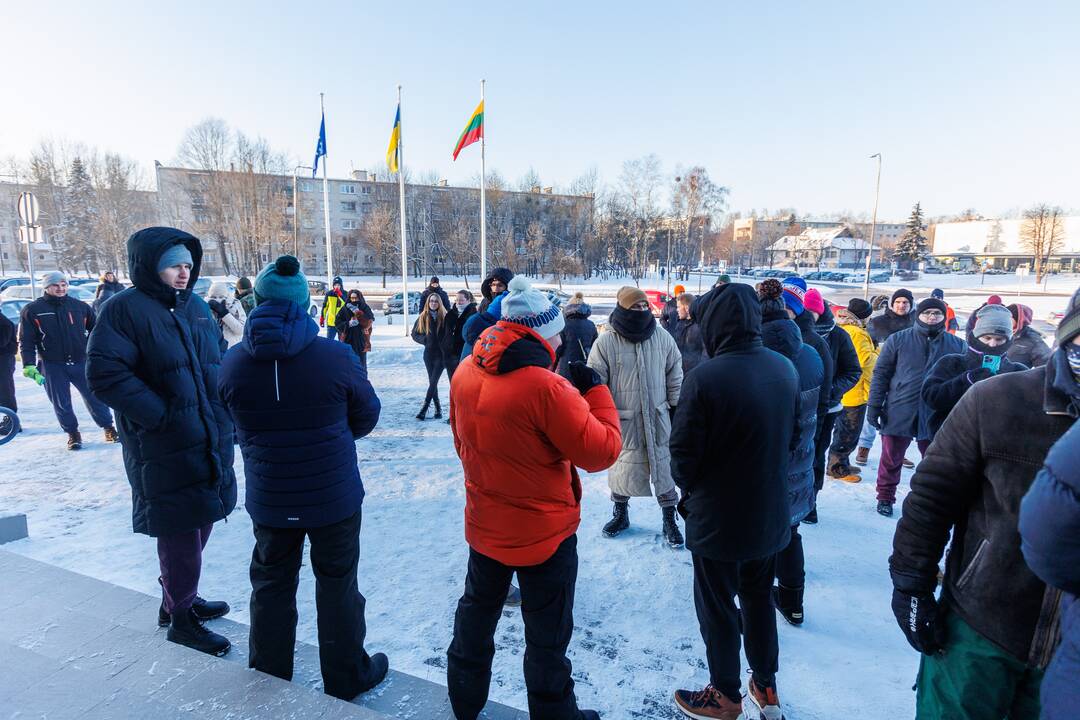 Kaune dingusios mergaitės paieškos ir vietovės