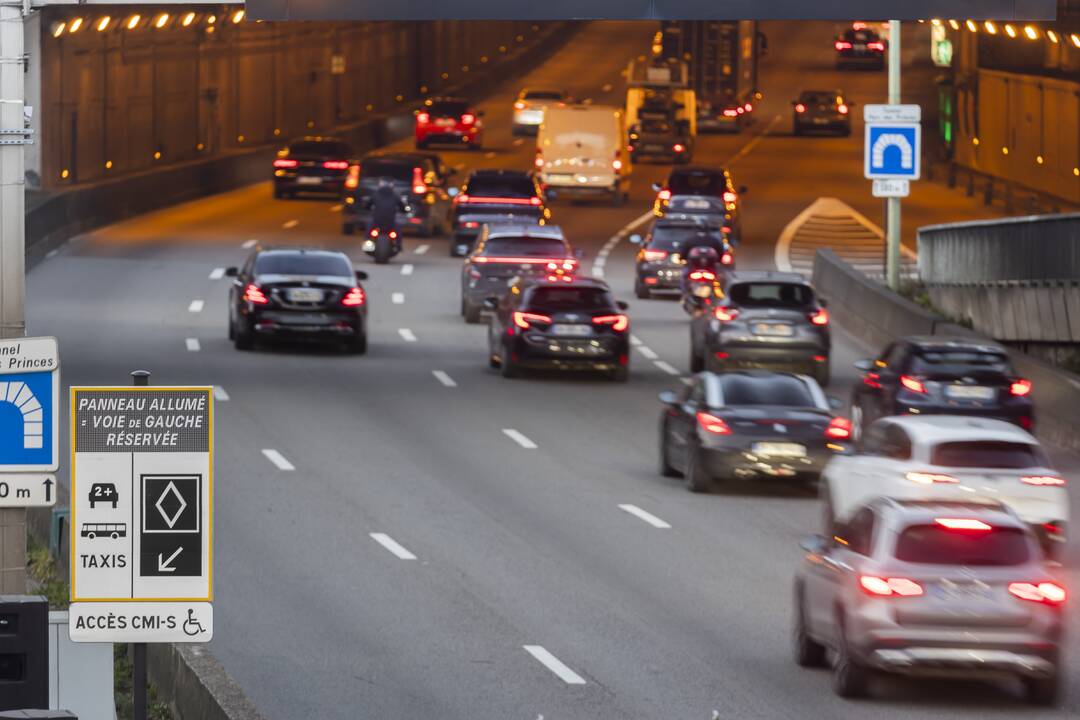 Referendumas Paryžiuje: šimtuose miesto gatvių nori uždrausti automobilių eismą
