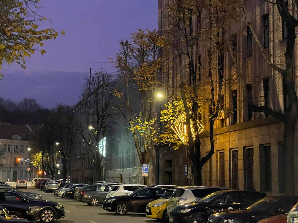 Bandymas: kauniečiai užfiksavo, kaip išbandomos naujos kalėdinės dekoracijos.