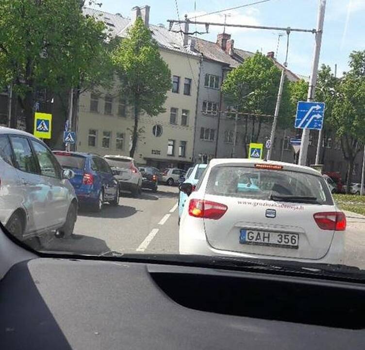 Avarija ant Klinikų viaduko