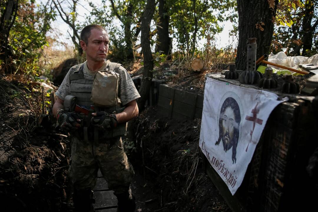 Paliaubas pažeidę separatistų veiksmai pražudė tris Ukrainos karius