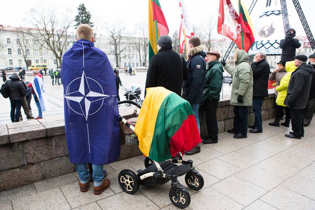 Kiek žmonių gimtadienius švenčia Kovo 11-ąją?