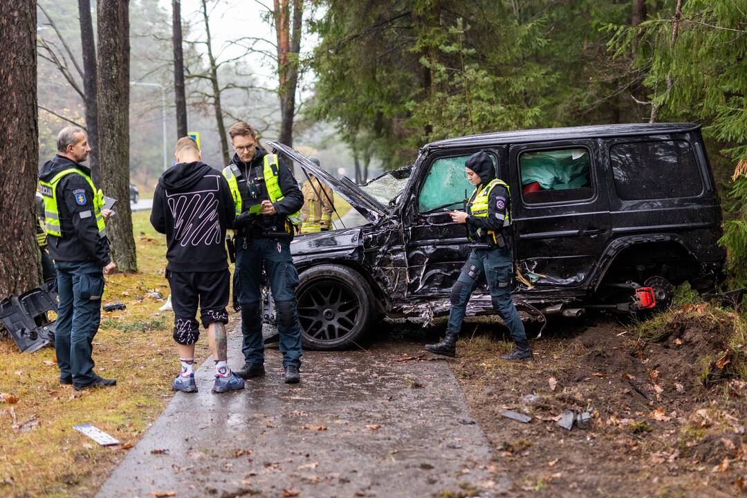 „Mercedes-Benz“ avarija Nemenčinės plente