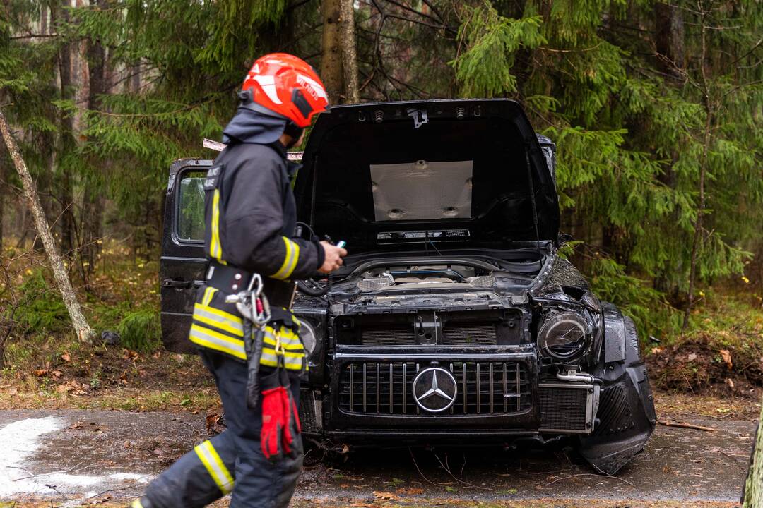 „Mercedes-Benz“ avarija Nemenčinės plente