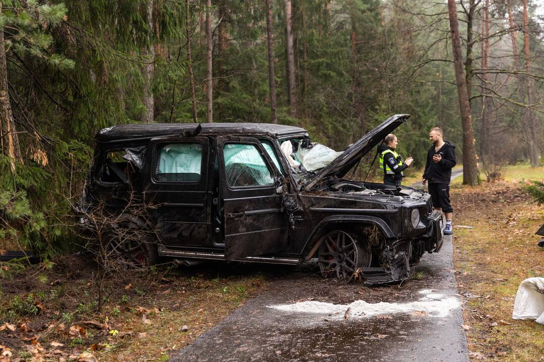 „Mercedes-Benz“ avarija Nemenčinės plente