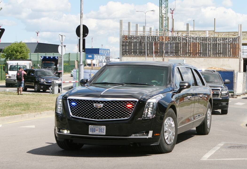 Vilnių pasiekė JAV prezidentui ir jo administracijai skirti automobiliai  