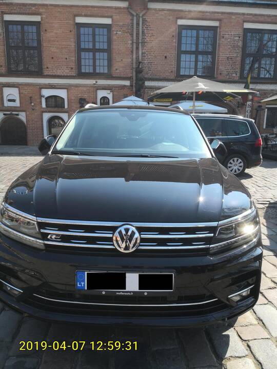 Situacija: kontrolieriams neretai kyla abejonių, ar prabangaus automobilio savininkas tikrai neįgalus ar tiesiog neteisėtai naudojasi lengvata, tačiau juos nubausti itin sudėtinga.