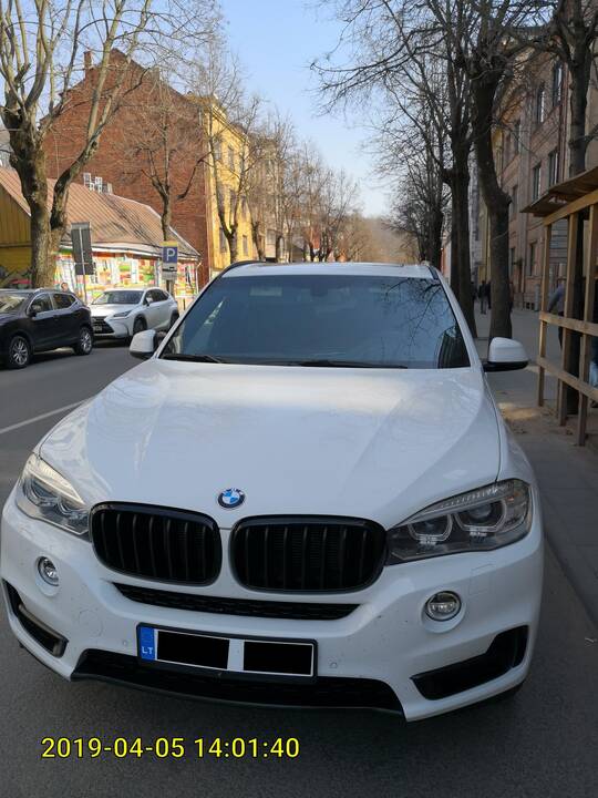 Situacija: kontrolieriams neretai kyla abejonių, ar prabangaus automobilio savininkas tikrai neįgalus ar tiesiog neteisėtai naudojasi lengvata, tačiau juos nubausti itin sudėtinga.