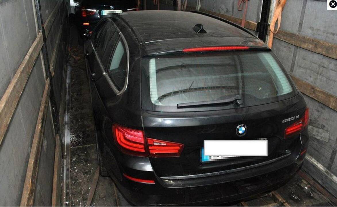 Vadovai: vakar Kauno apygardos vyriausiasis prokuroras Darius Valkavičius (iš kairės), Kauno vyriausiojo policijos komisariato viršininkas Darius Žukauskas ir Vokietijos prokurorė Miriam Weisenburger atskleidė, su kuo susiję pirmadienio sulaikymai Kaune.