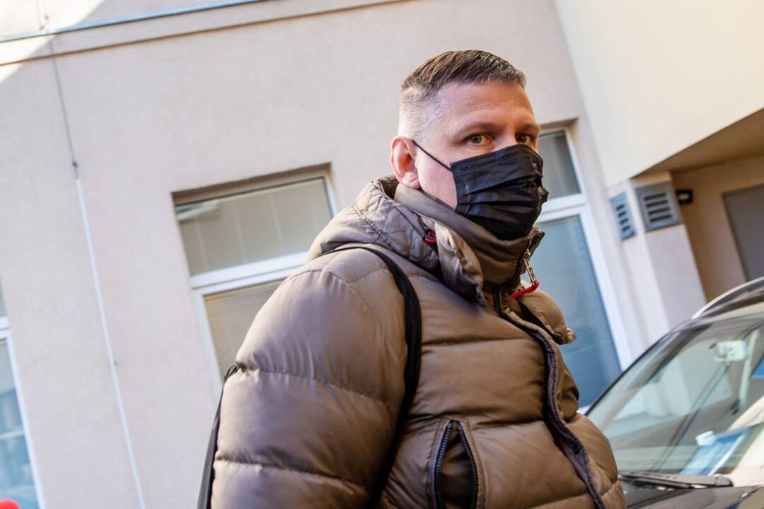 Kauno savivaldybės administracijos direktorius V. Šiliauskas vedamas į teismą