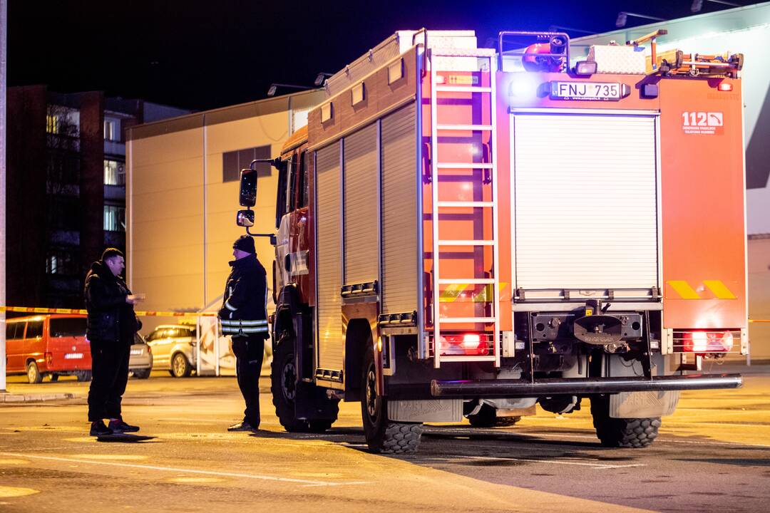 Dėl pranešimo apie sprogmenį evakuota Pramonės pr. „Maxima“