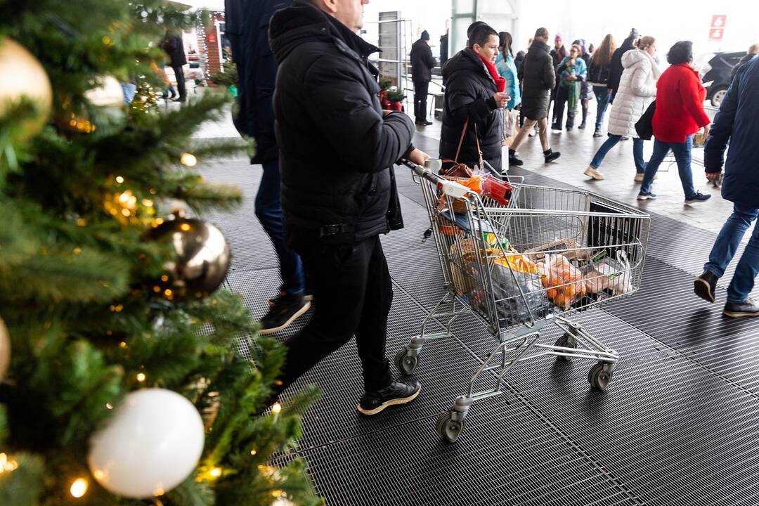 Pateikė išvadą: prekybos savaitgaliais, per šventes draudimas ribotų konkurenciją