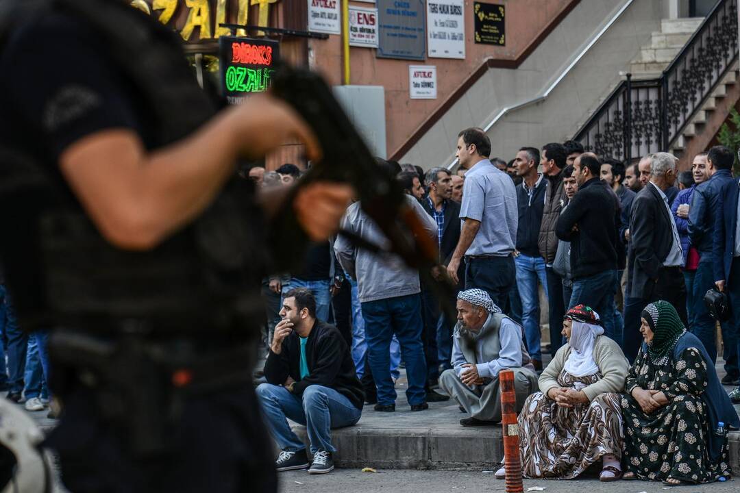 Areštai Turkijoje tęsiasi: nurodyta sulaikyti per 70 pilotų