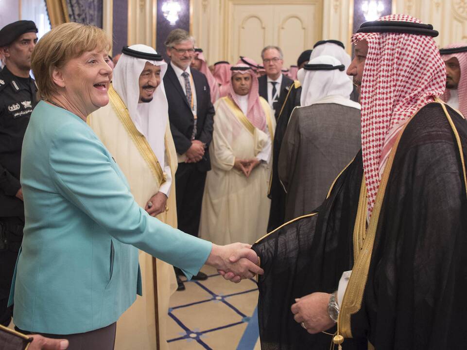 Saudo Arabiją aplankiusi A. Merkel atvyko į Jungtinius Arabų Emyratus