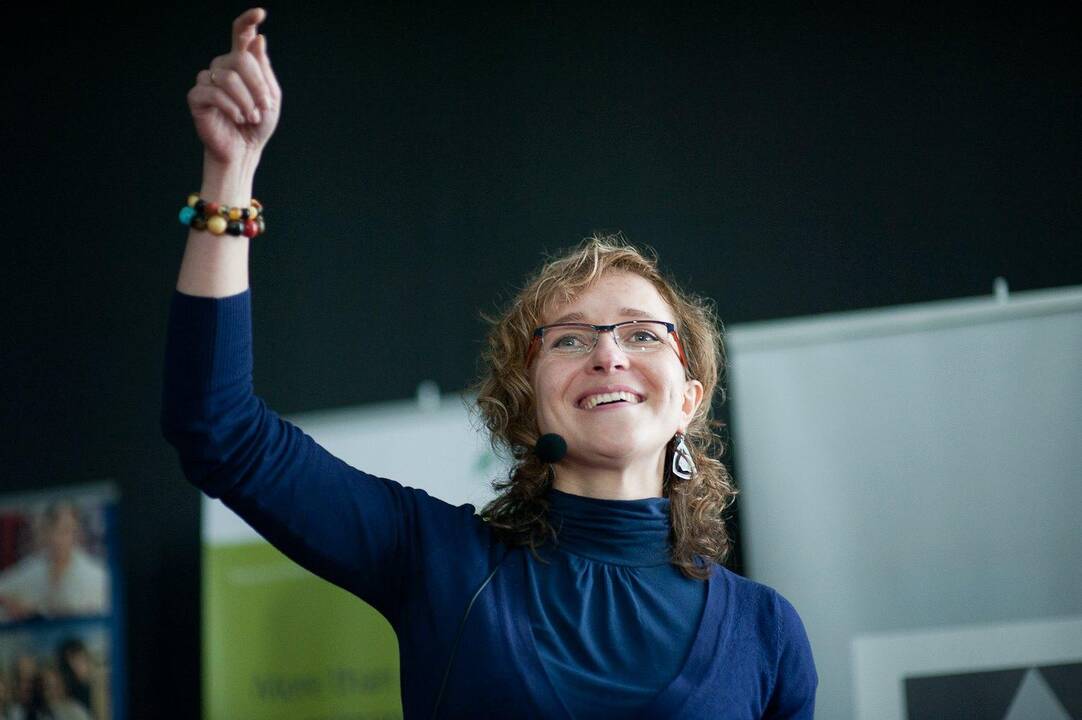 ASTA ALIŠAUSKAITĖ-KRIKŠČIONAITIENĖ