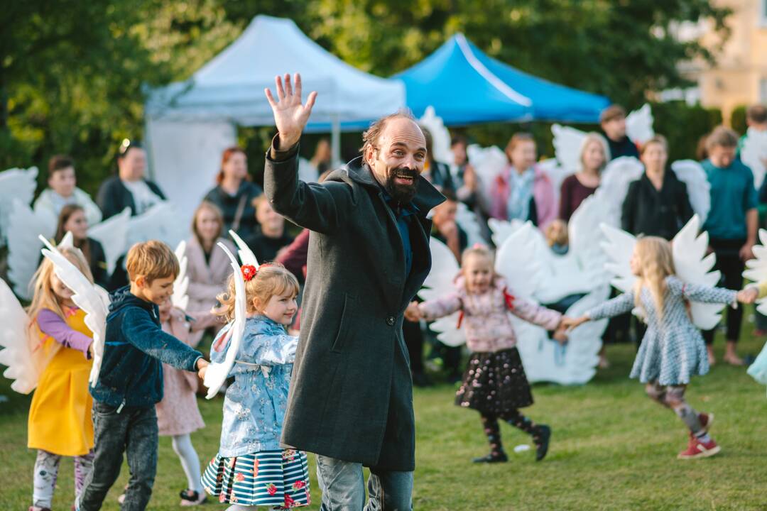 Braižas: R.Magro pasižymi netradiciniais kūrybos būdais – vietos gyventojų įtraukimu į spektaklio kūrimą ir atlikimą.