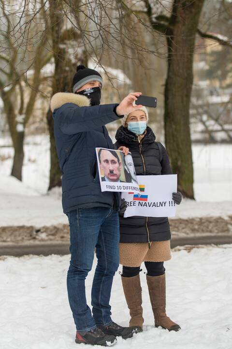 Po A. Navalno sulaikymo – piketas prie Rusijos ambasados Vilniuje