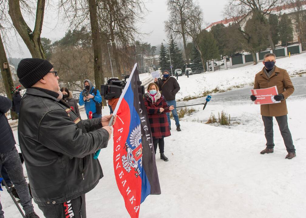 Po A. Navalno sulaikymo – piketas prie Rusijos ambasados Vilniuje