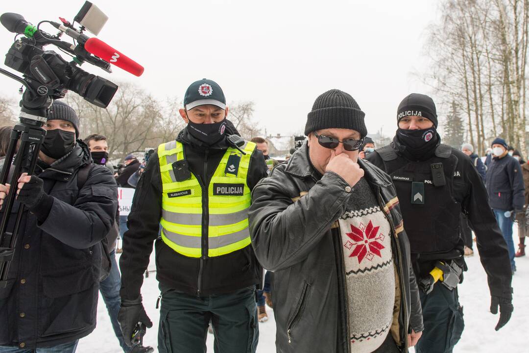 Po A. Navalno sulaikymo – piketas prie Rusijos ambasados Vilniuje