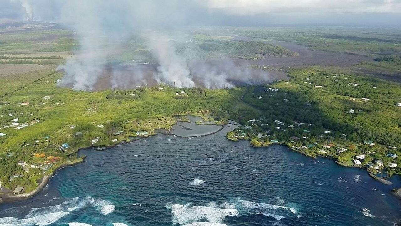 Havajuose ugnikalnio lava sunaikino šimtus namų