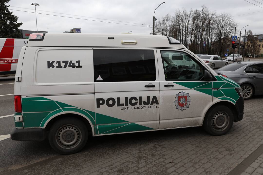 „Volvo“ ir BMW susidūrimas Savanorių prospekte