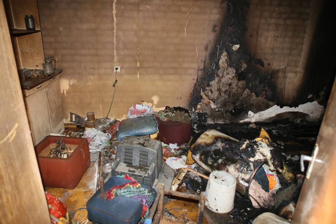 Paryčių tragedija Vilniuje: gaisras bute nusinešė pusamžio vyro gyvybę