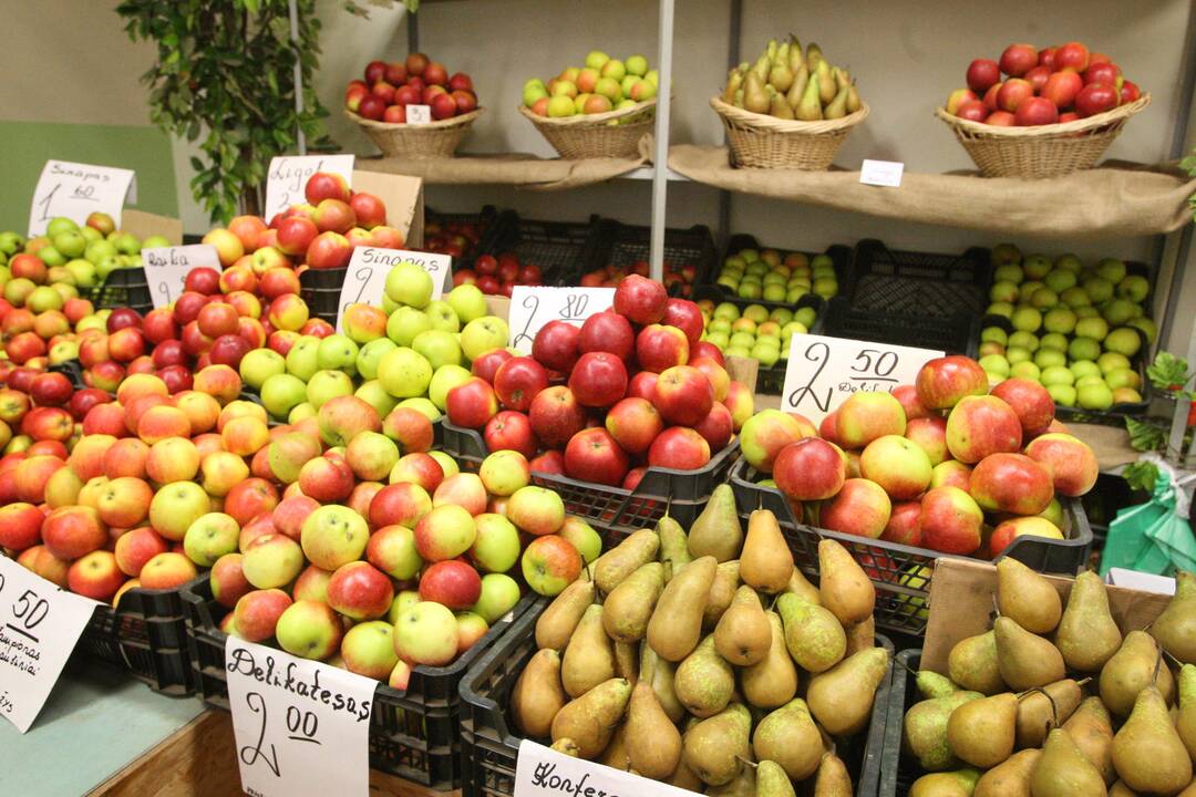 Vasarą į turgų žmonės neplūsta, bet apyvarta auga