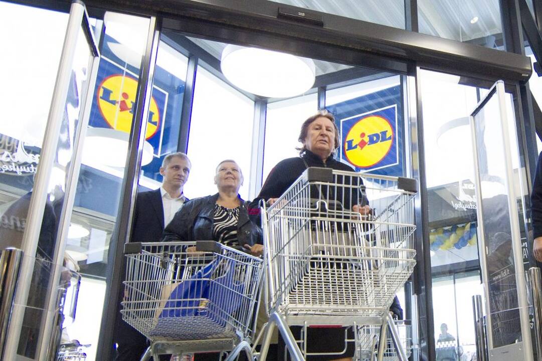 Nors karantino taisyklių „Lidl“ parduotuvėje nesilaikė pirkėjai, bauda skirta vadovei