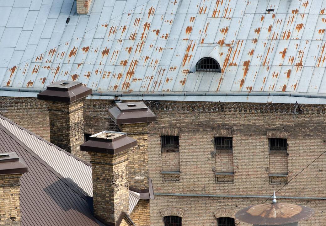 Už grasinimus teisėjai nuteistasis kalės pusšeštų metų ilgiau