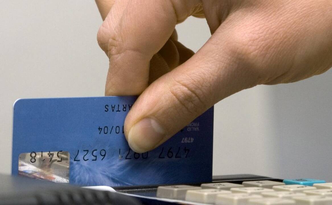 Iš vilniečio sąskaitos suklastojus jo banko kortelę JAV išgryninta per 10 tūkst. eurų