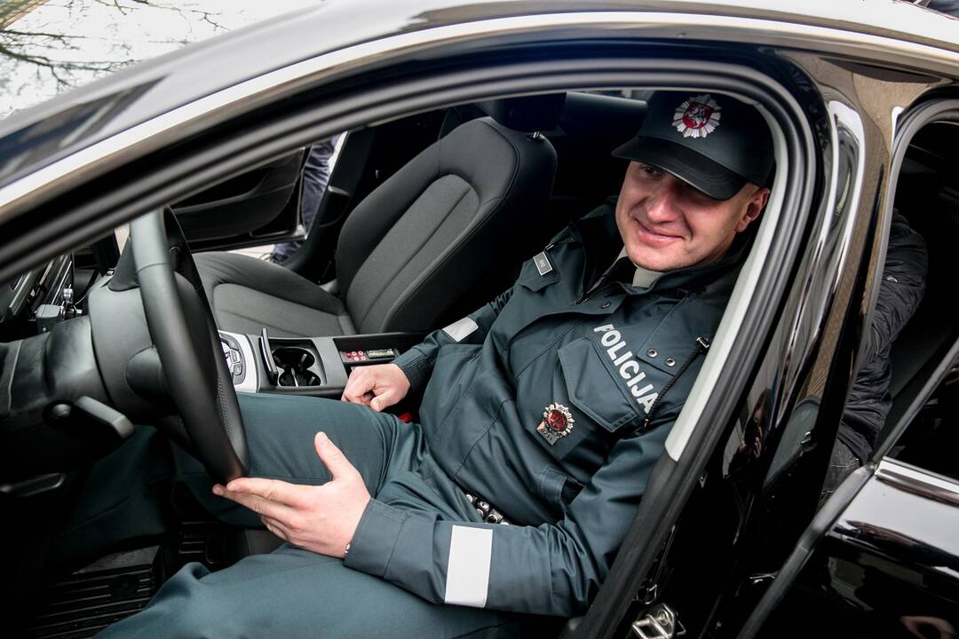 Kelių chuliganams – sunkūs laikai: pakaunėje pradės patruliuoti nežymėtas policijos elektromobilis
