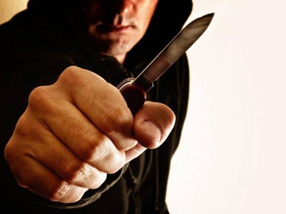 Kruvinas savaitgalis Šančiuose: peiliu sužalotas vyras