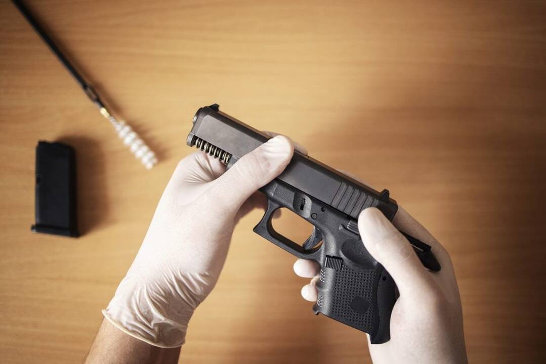 Policija iš 12-mečio paėmė dujinį pistoletą