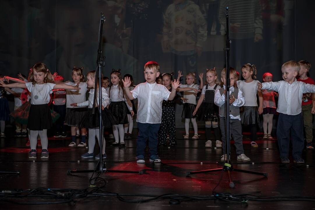 Finalas: Kauno mokykla-darželis „Šviesa“, kur itin puoselėjamas bendruomeniškumas, mokslo metus baigė tradicijas puoselėjančia švente.