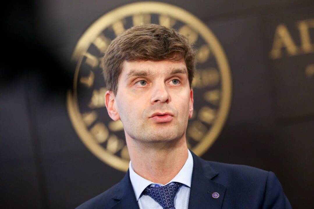 Populiarumas: žmonėms imponuoja, kad I. Vėgėlė buvo sistemos dalis, bet ją išdavė, nes buvo sąžiningas, padorus, nepasidavė, tad apie tokį galima telktis.