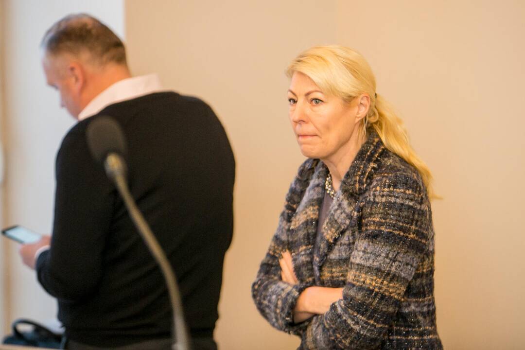 Pozicija: nei V.Petraitis, nei V.Petraitienė jiems pareikštų kaltinimų nepripažįsta.