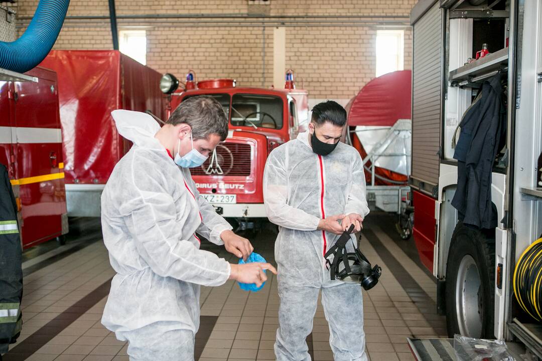 Svarbu: gelbėtojai saugomi nuo menkiausios rizikos užsikrėsti.