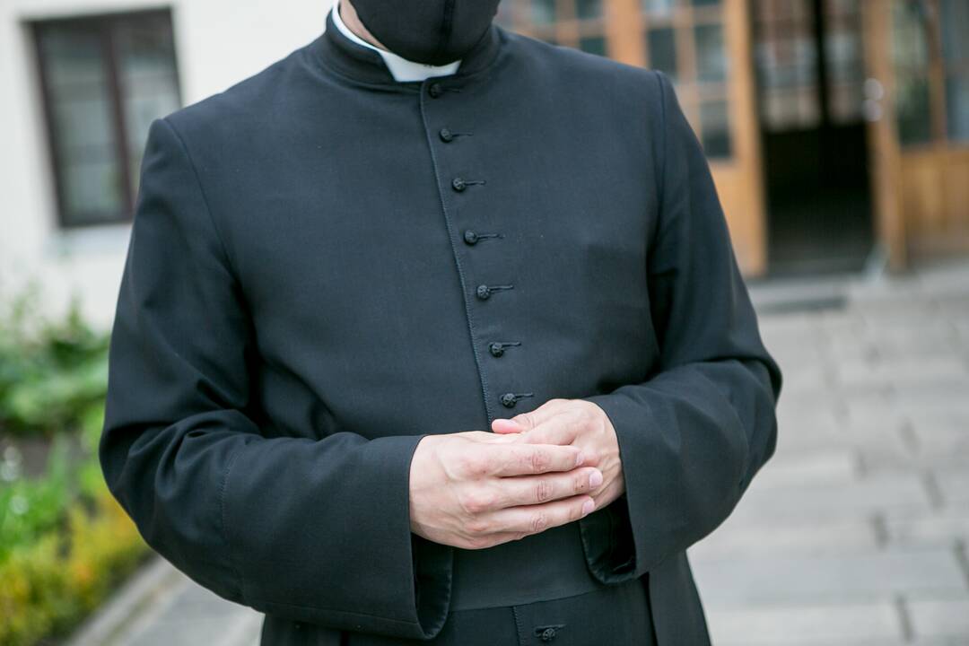 Laukia: nors prie pokyčių klierikai prisitaikė greit, kunigas R.Norkus nekantriai laukia, kada šalis išsivaduos iš karantino gniaužtų.