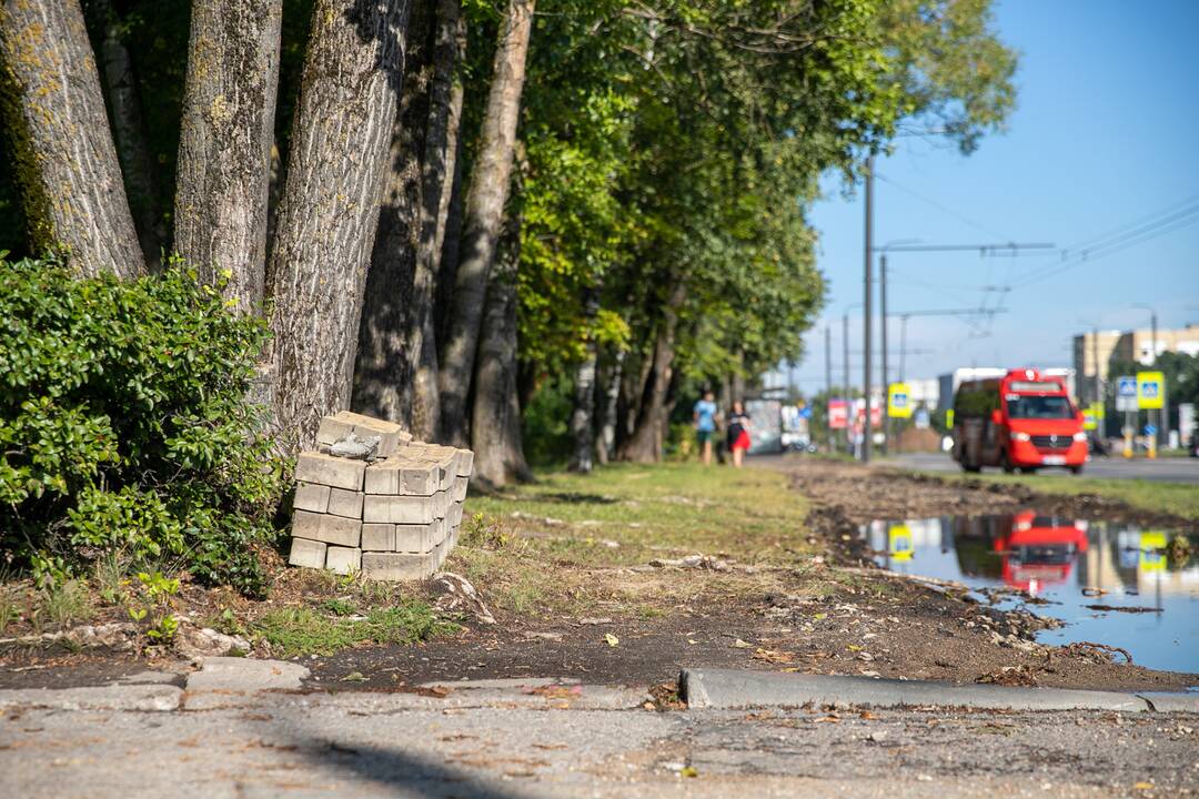 Nustebino: kauniečiai svarstė, kam reikėjo ardyti asfaltą, jei jis paklotas vos prieš kelerius metus.