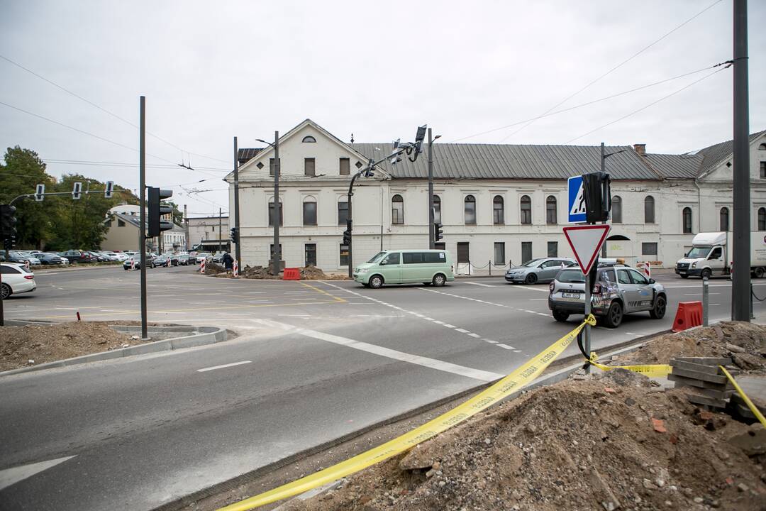 Pokyčiai: sukant į dešinę, Karaliaus Mindaugo pr. link, bus nereguliuojma pėsčiųjų perėja.