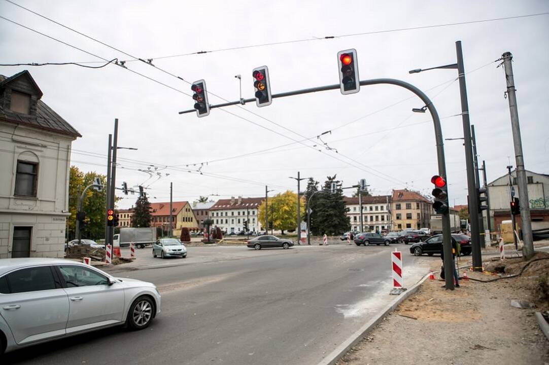 Pokyčiai: sukant į dešinę, Karaliaus Mindaugo pr. link, bus nereguliuojma pėsčiųjų perėja.