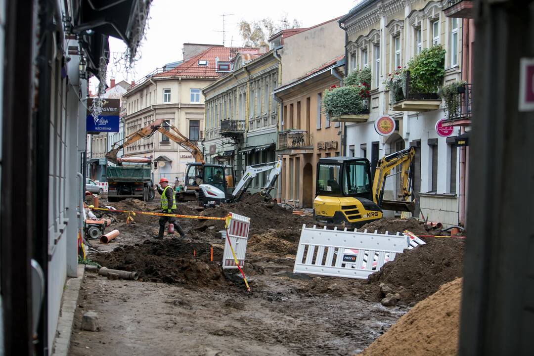 Intensyvu: Vilniaus gatvės darbininkai pluša nuo vasaros.