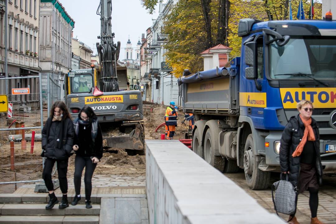 Intensyvu: Vilniaus gatvės darbininkai pluša nuo vasaros.