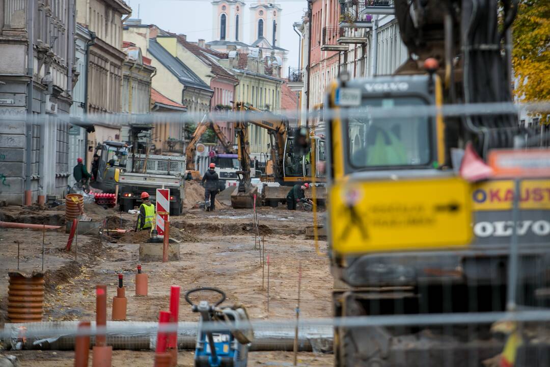 Intensyvu: Vilniaus gatvės darbininkai pluša nuo vasaros.