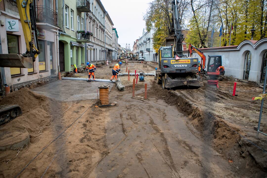 Intensyvu: Vilniaus gatvės darbininkai pluša nuo vasaros.