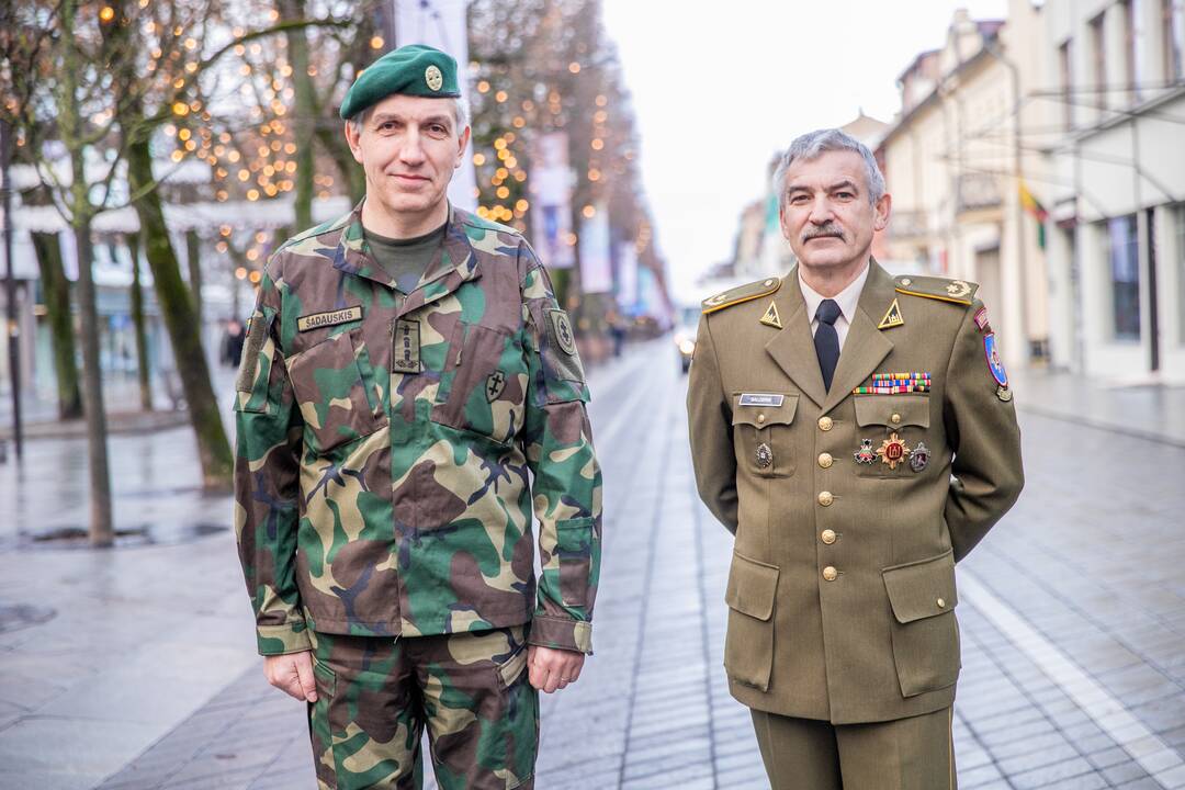 Pirmieji atkurtos nepriklausomos Lietuvos karininkai Ž.Šadauskis (kairėje) ir R.Balceris neslepia, kad prieš 30 metų buvo daug nežinios ir grėsmių.