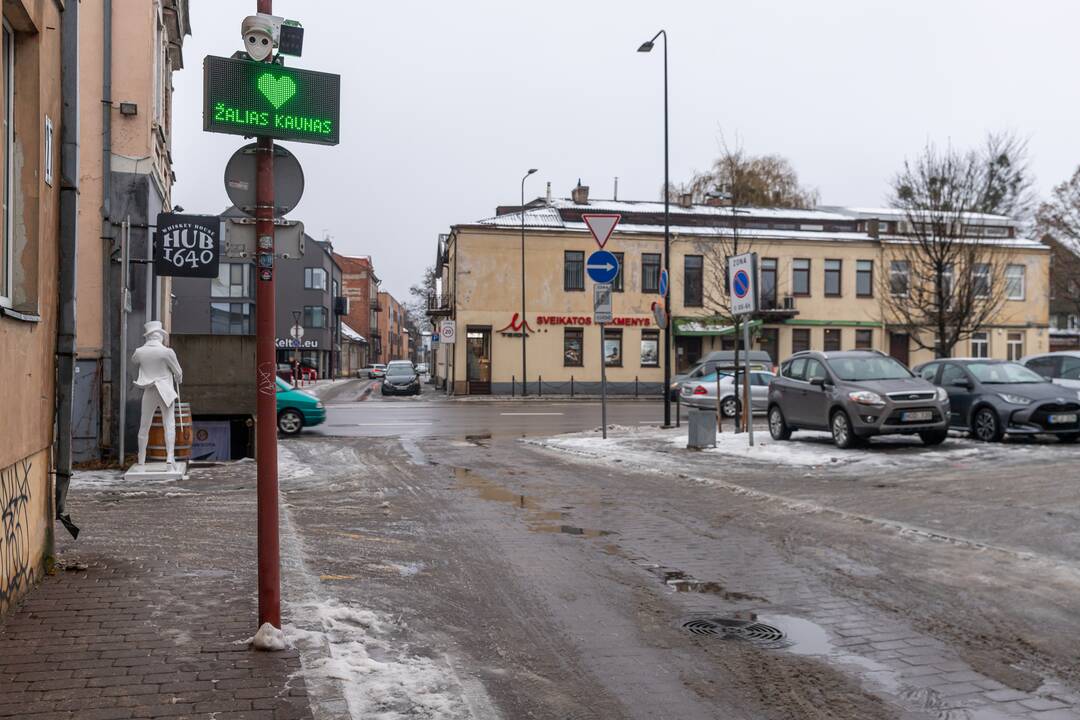 Tranzitas: nemažai vairuotojų kerta Senamiestį, važiuodami nuo Muitinės iki A. Jakšto g.