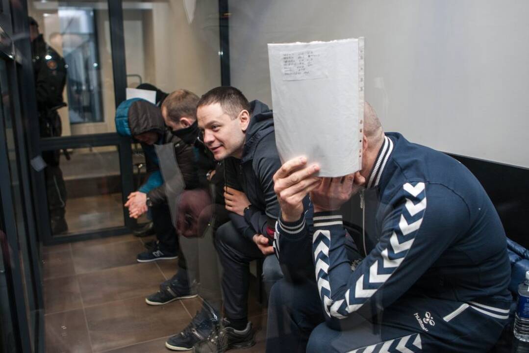 R.Mikočiūnas (iš kairės), G.Vaikšnoras, M.Ališauskas bei E.Mikučiauskas nuosprendžio laukė suimti.