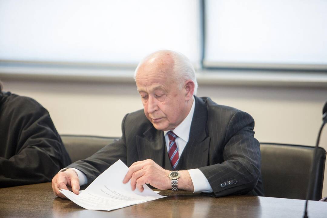 Pozicija: J.Gecevičius pareiškė nejaučiantis, kad daro nusikaltimus, esą kreditoriai nekantrauja.