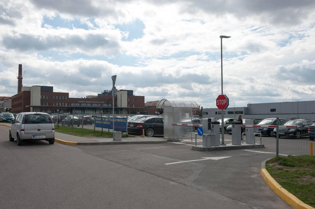 Mokama: prie Kauno klinikų automobilių statymas apmokestintas visą parą.